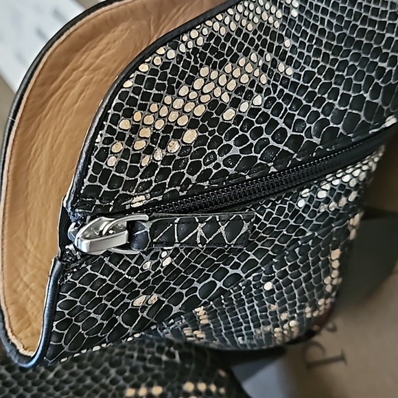 *SOLD* Paolo Westly Black Platinum Snake Print Leather Booties, size 6, NEW, NWB - Picture 3 of 16